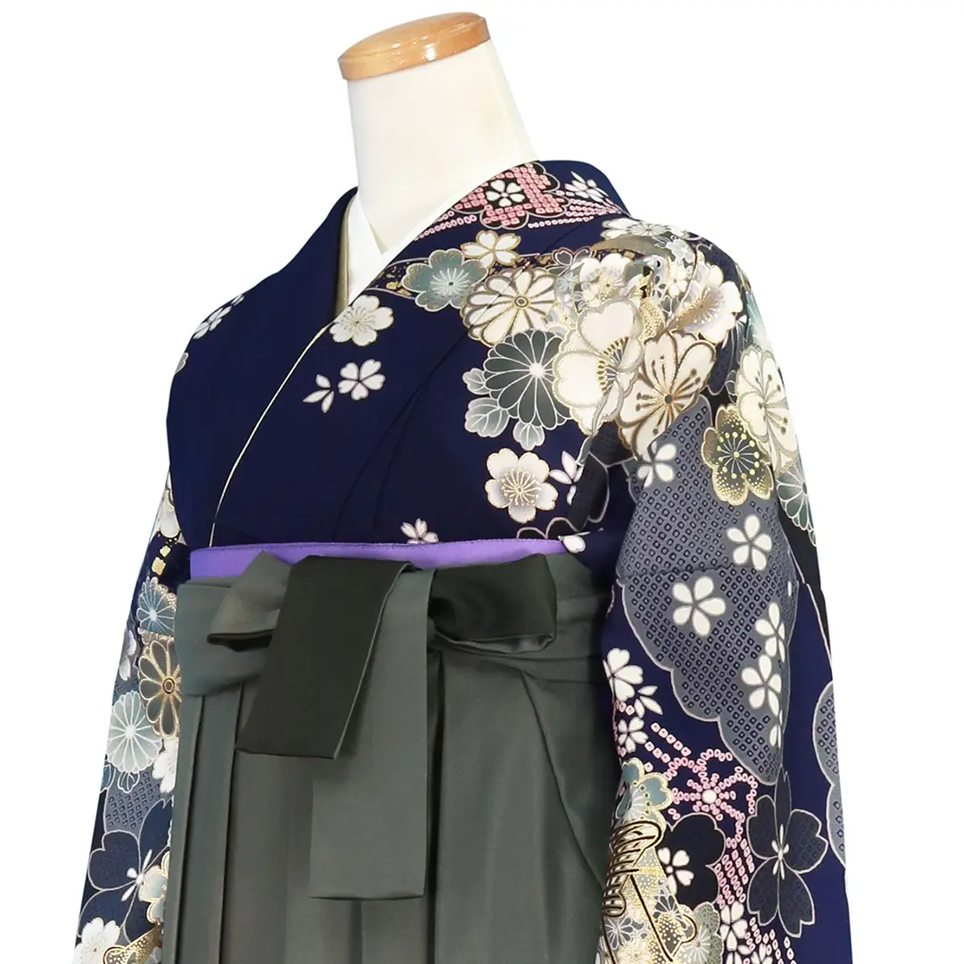 紺地に桜と御所車・黒袴（ぼかし） （二尺袖）／卒業式