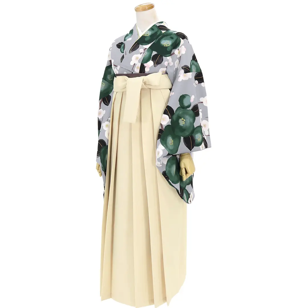 グレー地に緑椿と梅・アイボリー袴（無地） （二尺袖）／卒業式 全身・サイド