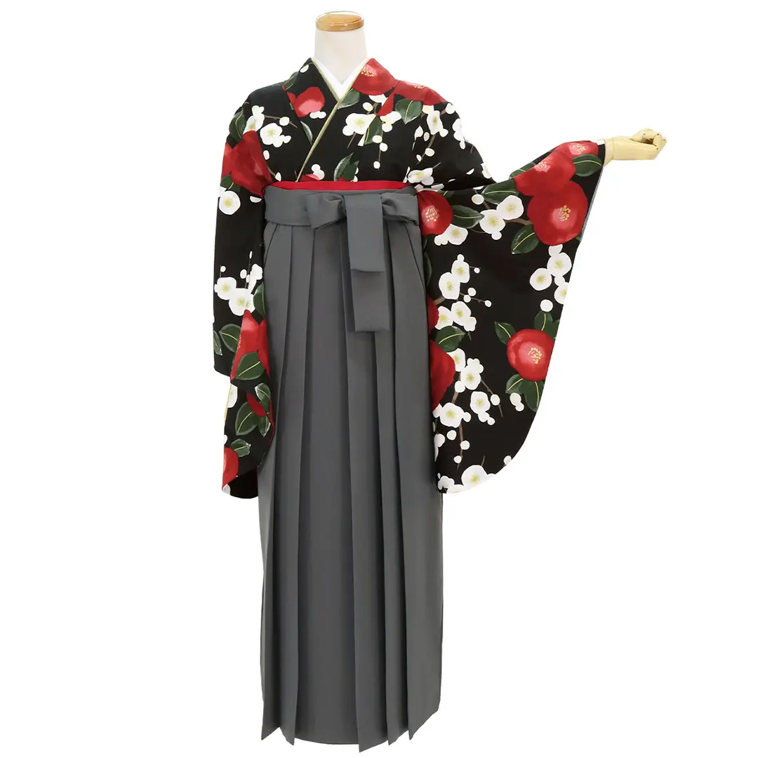 卒業式袴レンタル／黒地に赤椿と梅・墨色袴（無地） （二尺袖）／卒業