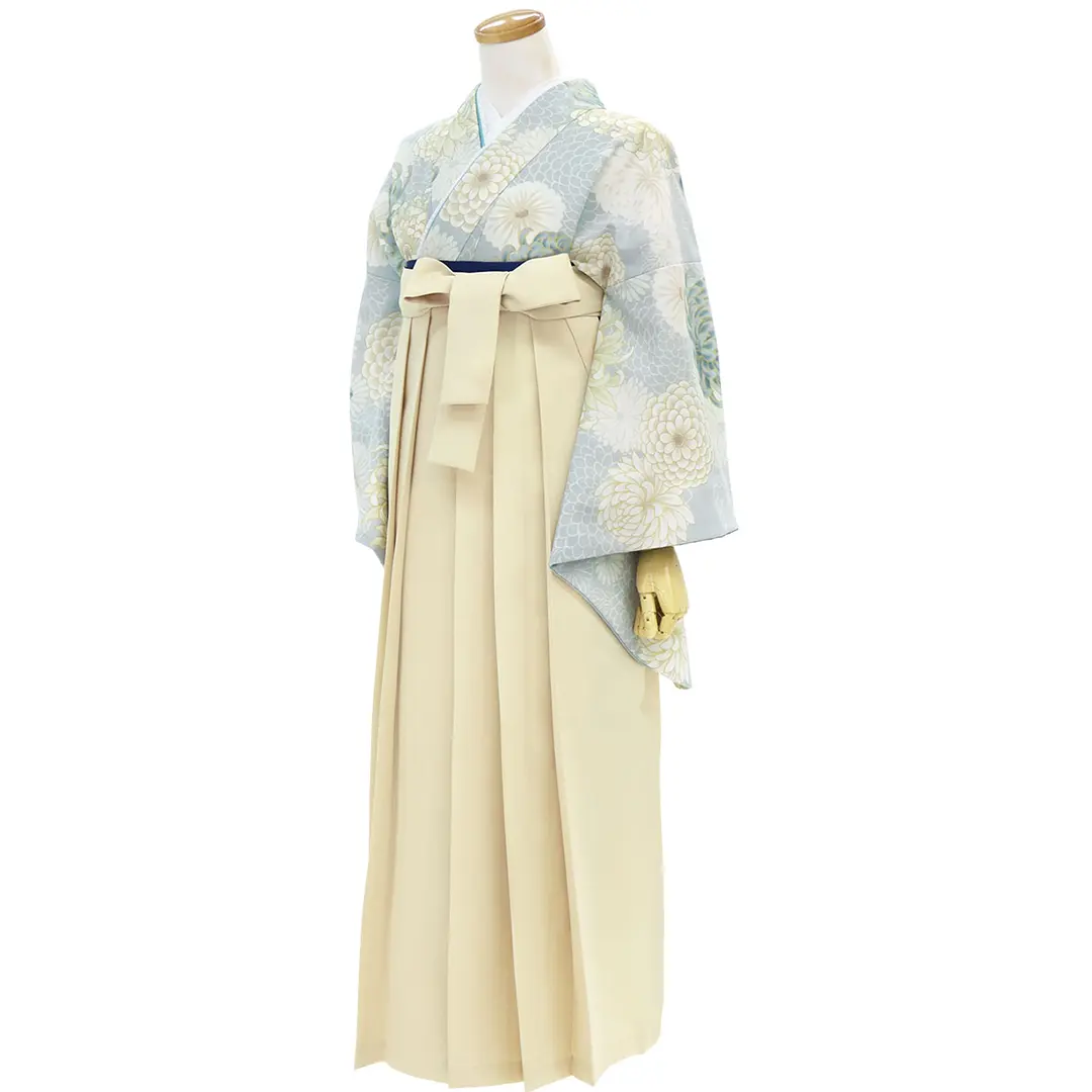 くすみブルー地に菊尽くし・アイボリー袴（無地） （二尺袖）／卒業式 全身