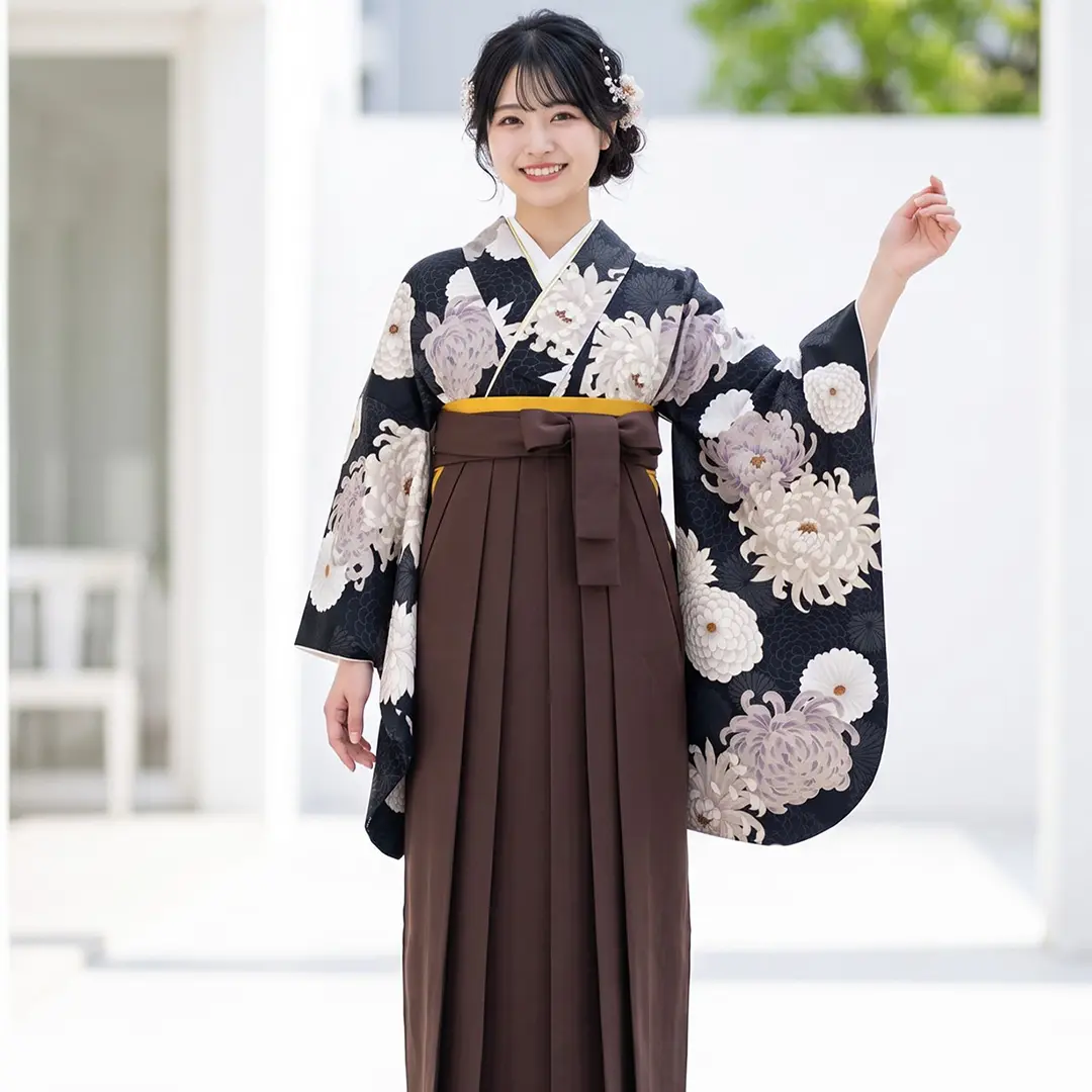 黒地に菊尽くし・茶色袴（無地） （二尺袖）／卒業式 | 宅配着物