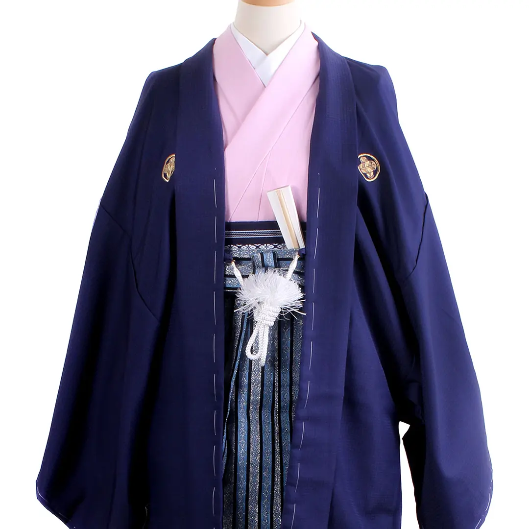 淡桃地に紺羽織・縞袴（小学生）／卒業式／正面詳細