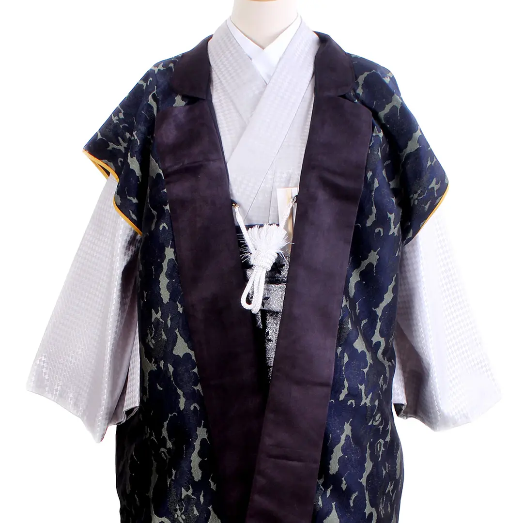 グレー地に陣羽織・幾何学袴（刺繍） （小学生）／卒業式／正面詳細
