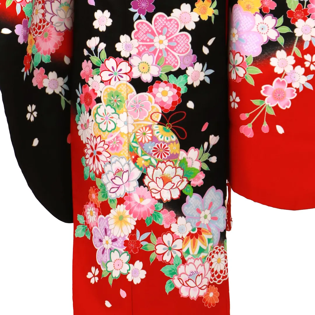 ぽ*す様 七五三 伝統的な着物 黒と赤の花柄　7歳 七五三(七歳女の子)着物レンタル｜赤に四季草花柄着物×白作り帯