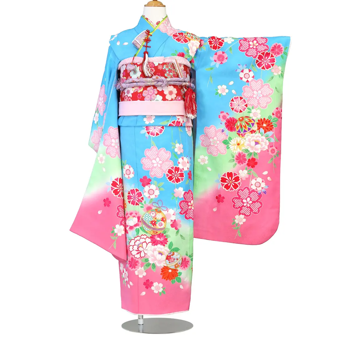 水色に牡丹と鈴の着物／七五三・七歳女の子／正面