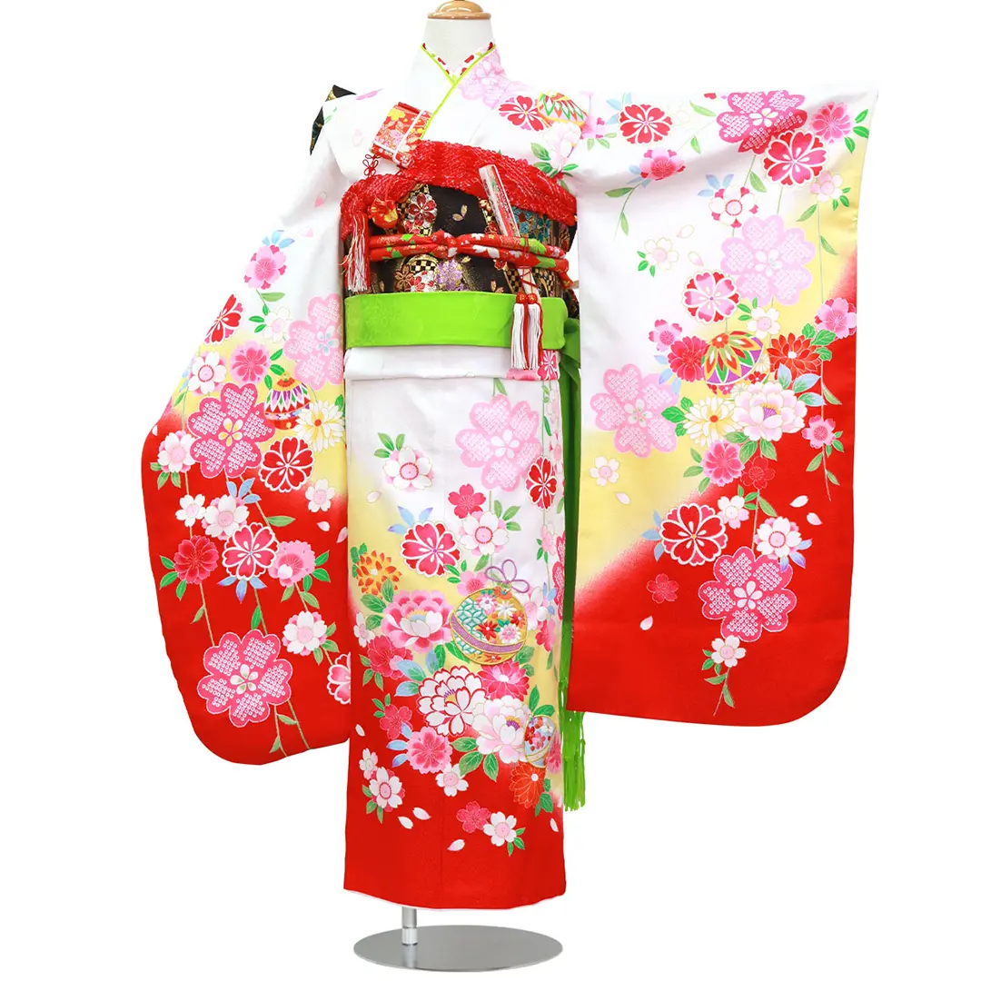 白色に牡丹と鈴の着物／七五三・七歳女の子／正面