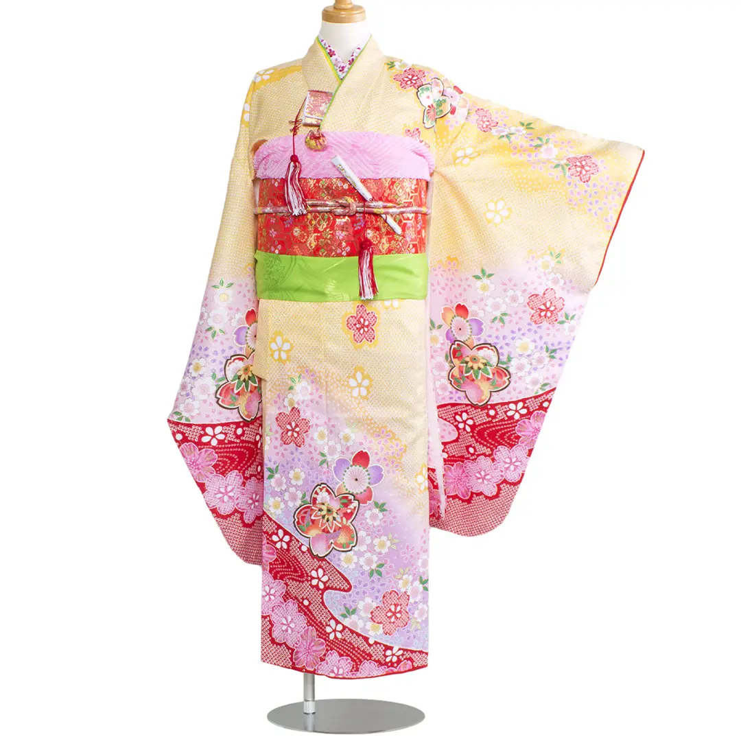 黄色に桜と手鞠の着物／七五三・七歳女の子／正面