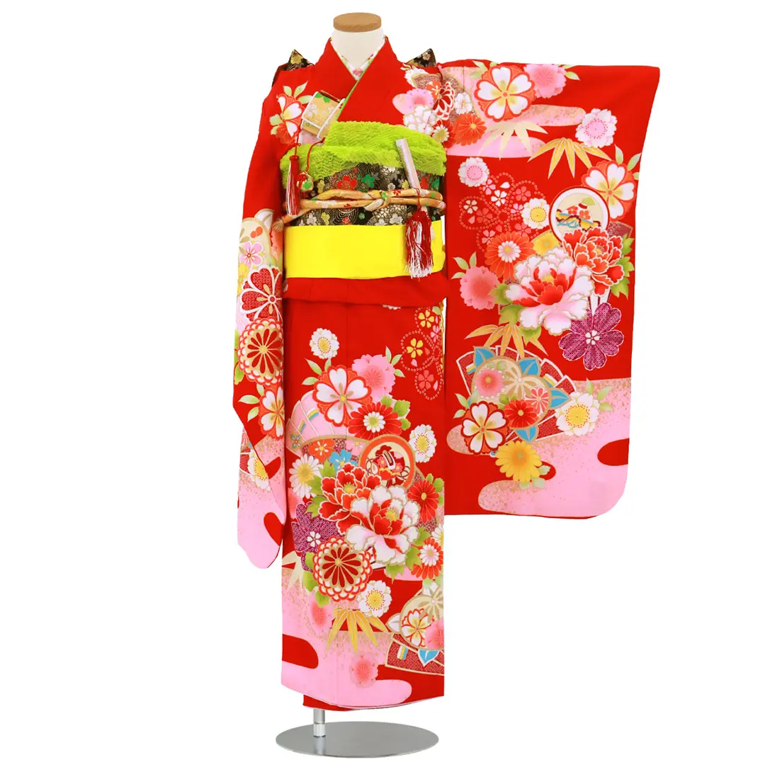 赤地に花と扇、雲取りの着物／七五三・七歳女の子／正面