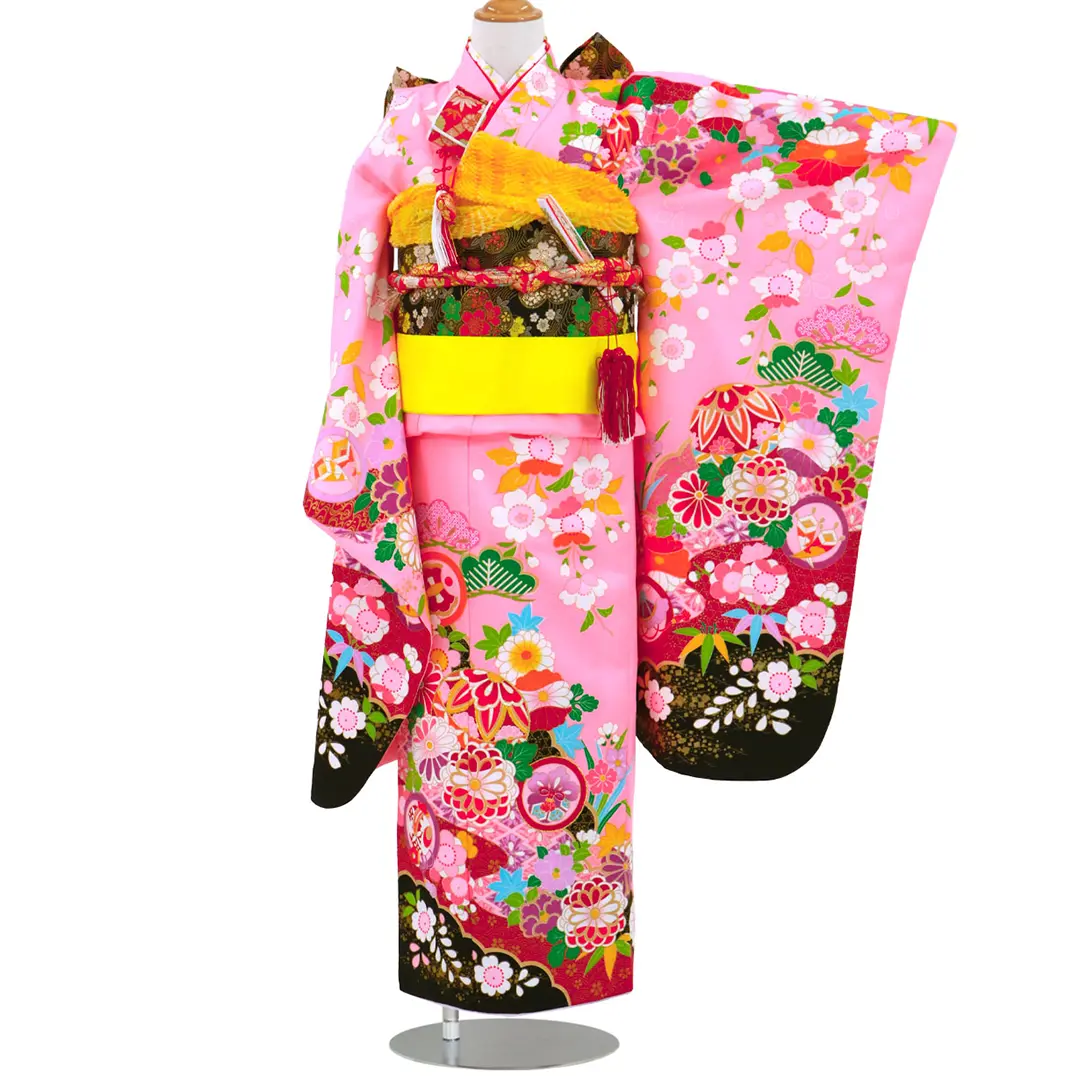 ピンク地に鞠と菊、桜の着物／七五三・七歳女の子／正面