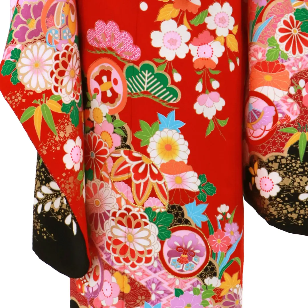 赤色地に鞠と菊、桜の着物／七五三・七歳女の子／裾詳細