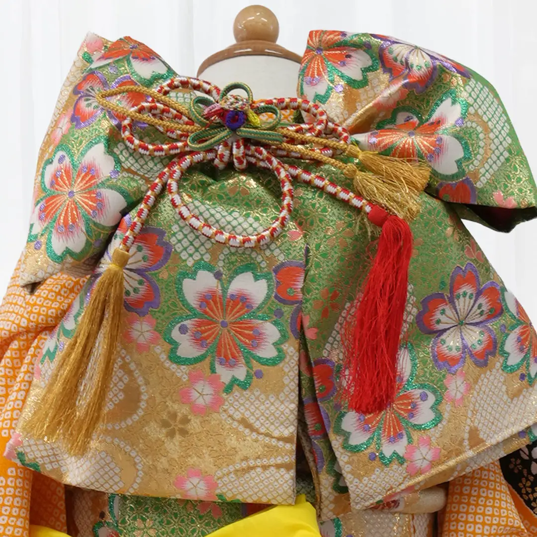 オレンジ地に疋田（ひった）の熨斗、椿の着物／七五三・七歳女の子／帯