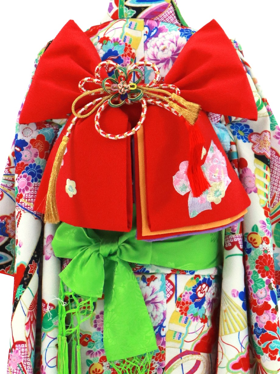 クリーム地に吉祥柄尽くしの着物／七五三・七歳女の子