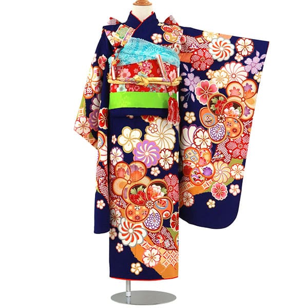 七五三に★kirara enfant ブランド着物　縮緬黒地に葵、捻り梅　7歳 七五三に☆kirara enfant ブランド着物 縮緬黒地に葵、捻り梅 7歳