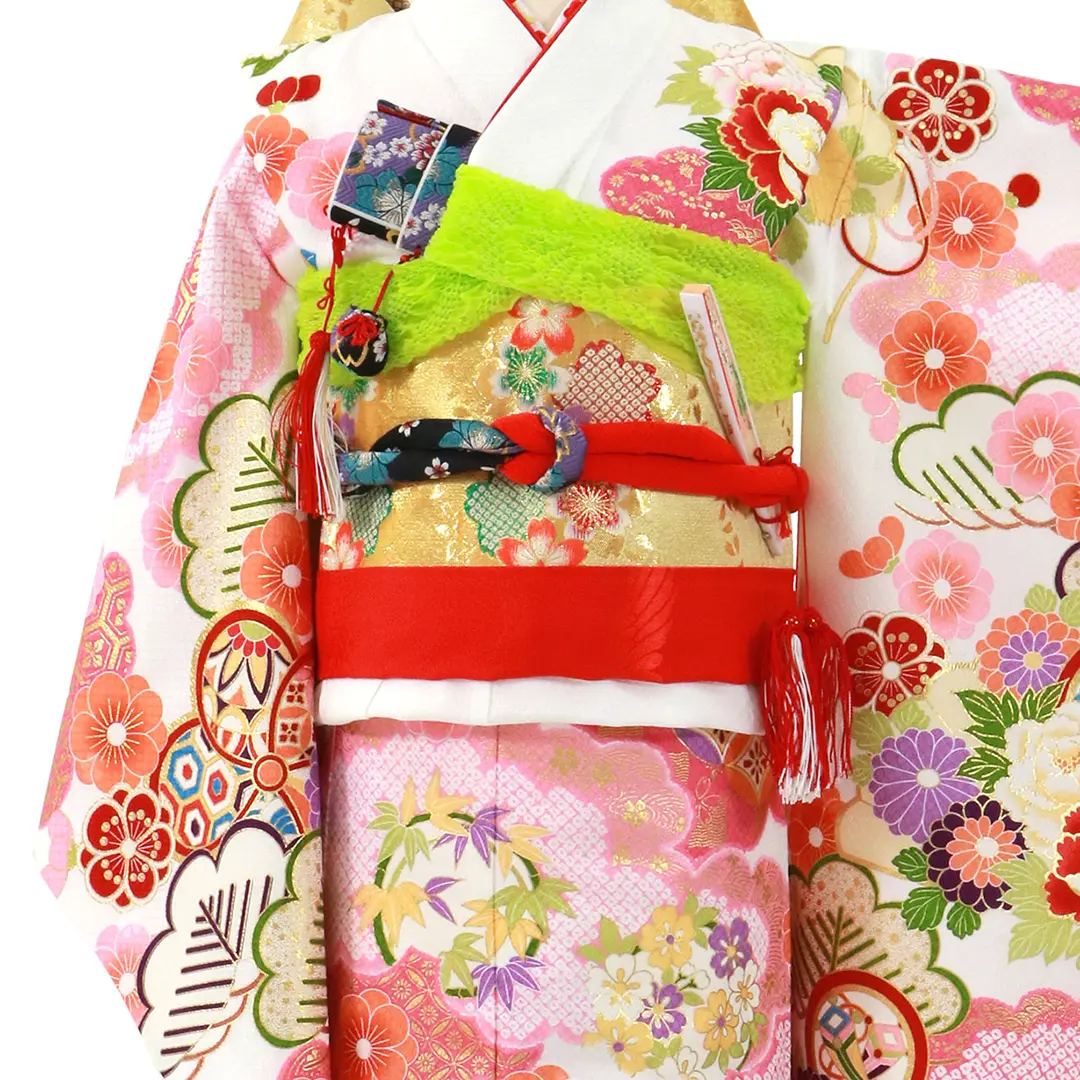 白地にピンク、牡丹と松の着物／七五三・七歳女の子 | 宅配着物