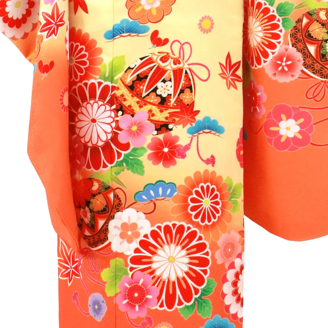 クリームとオレンジ地に鞠と菊の着物／七五三・七歳女の子 | 宅配着物