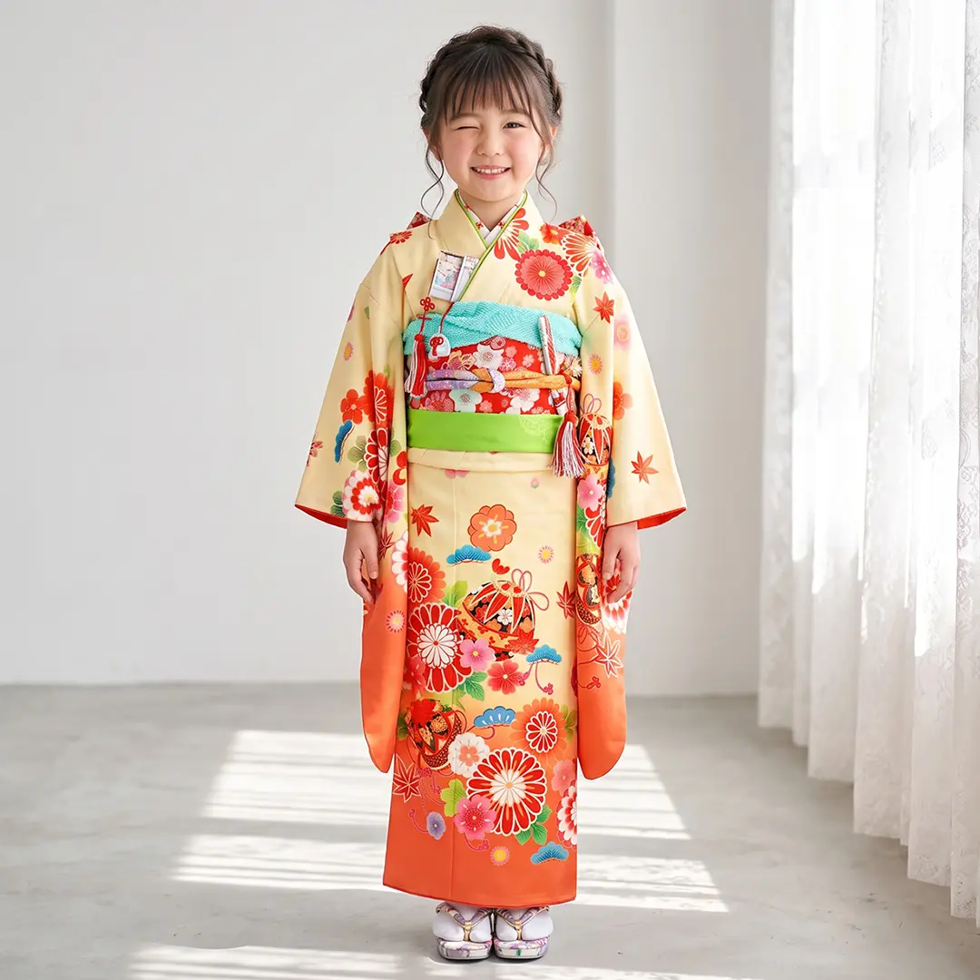 クリームとオレンジ地に鞠と菊の着物／七五三・七歳女の子／着用イメージ