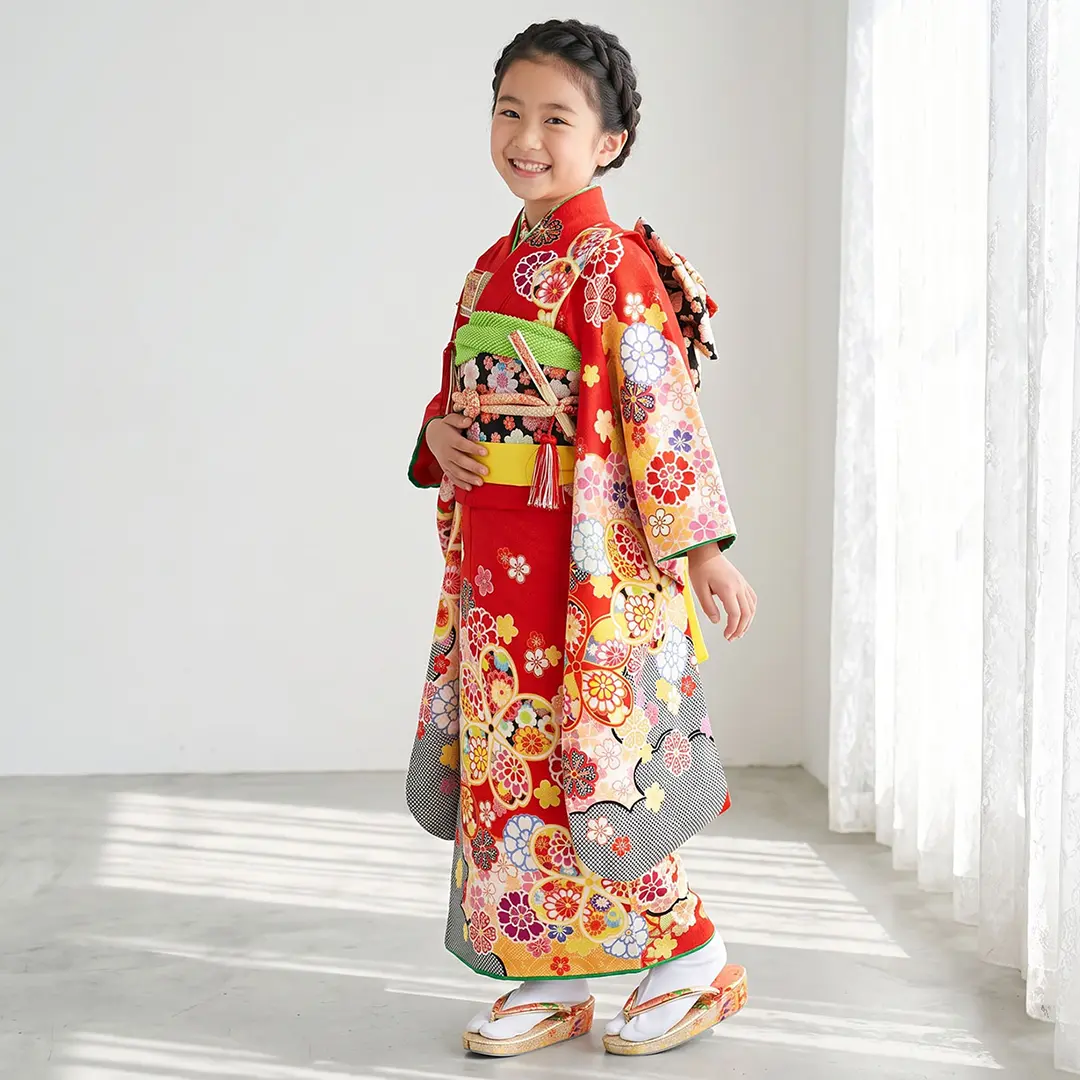 赤地に大輪の桜の着物／七五三・七歳女の子／着用イメージ