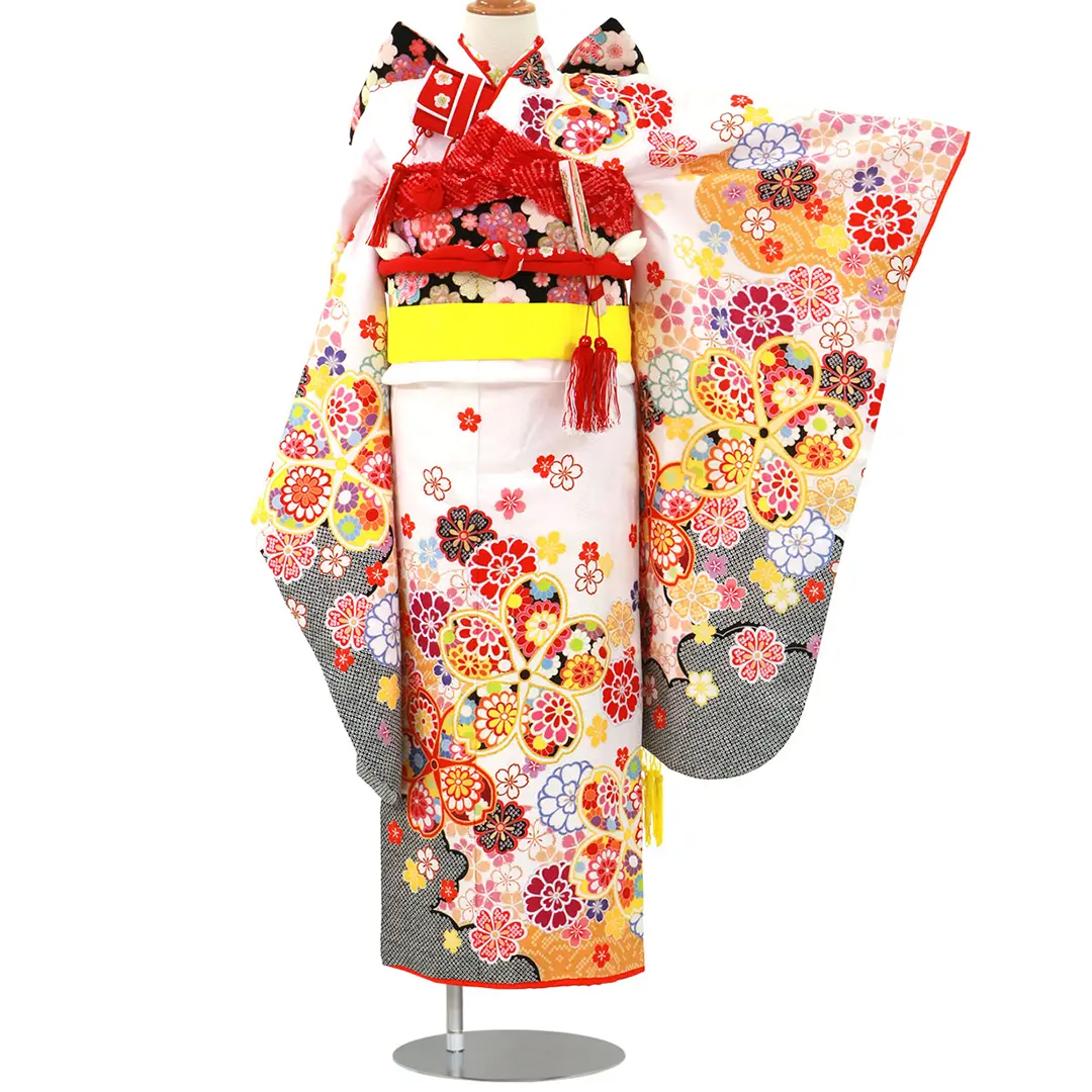 クリームとオレンジ地に鞠と菊の着物／七五三・七歳女の子 | 宅配着物