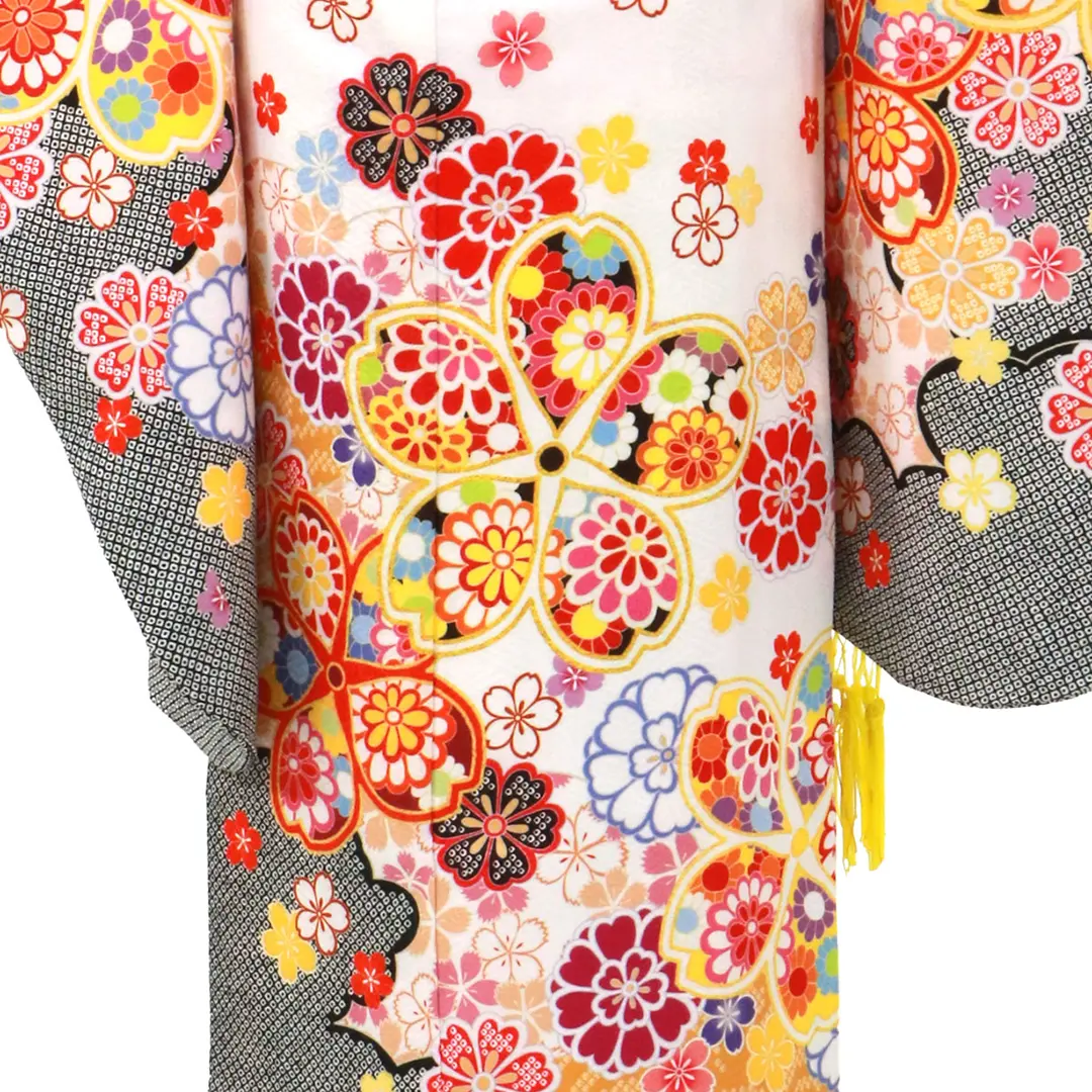 白地に大輪の桜の着物／七五三・七歳女の子