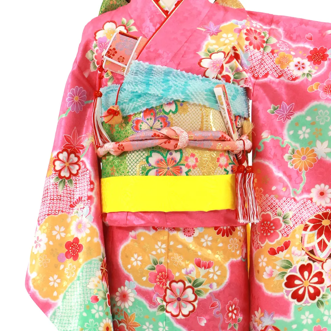 ピンク地に鞠と雲取りの着物／七五三・七歳女の子