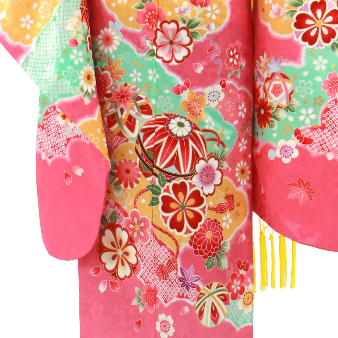 ピンク地に鞠と雲取りの着物／七五三・七歳女の子