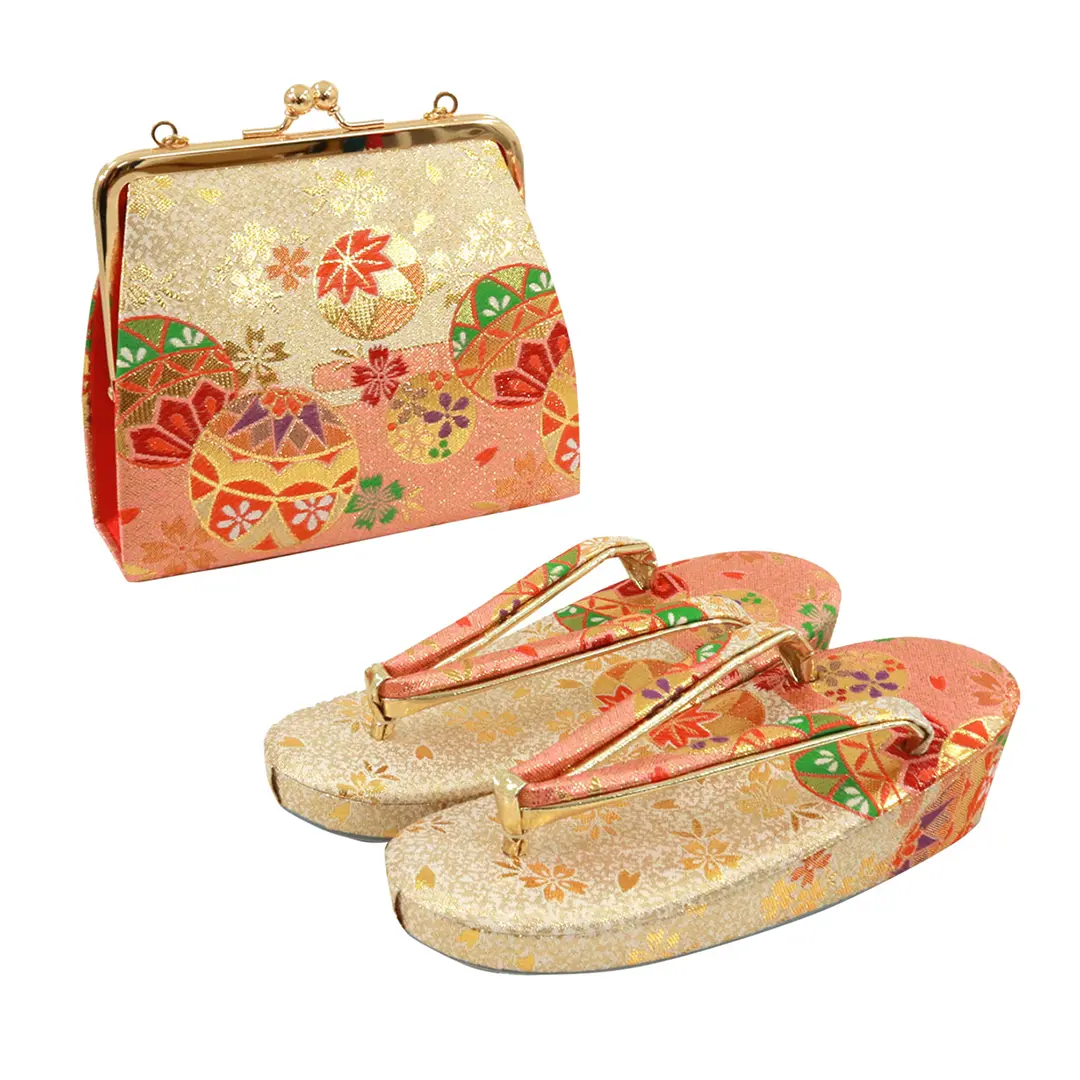 クリーム地にピンクや赤のレトロ椿の着物／七五三・七歳女の子 | 宅配