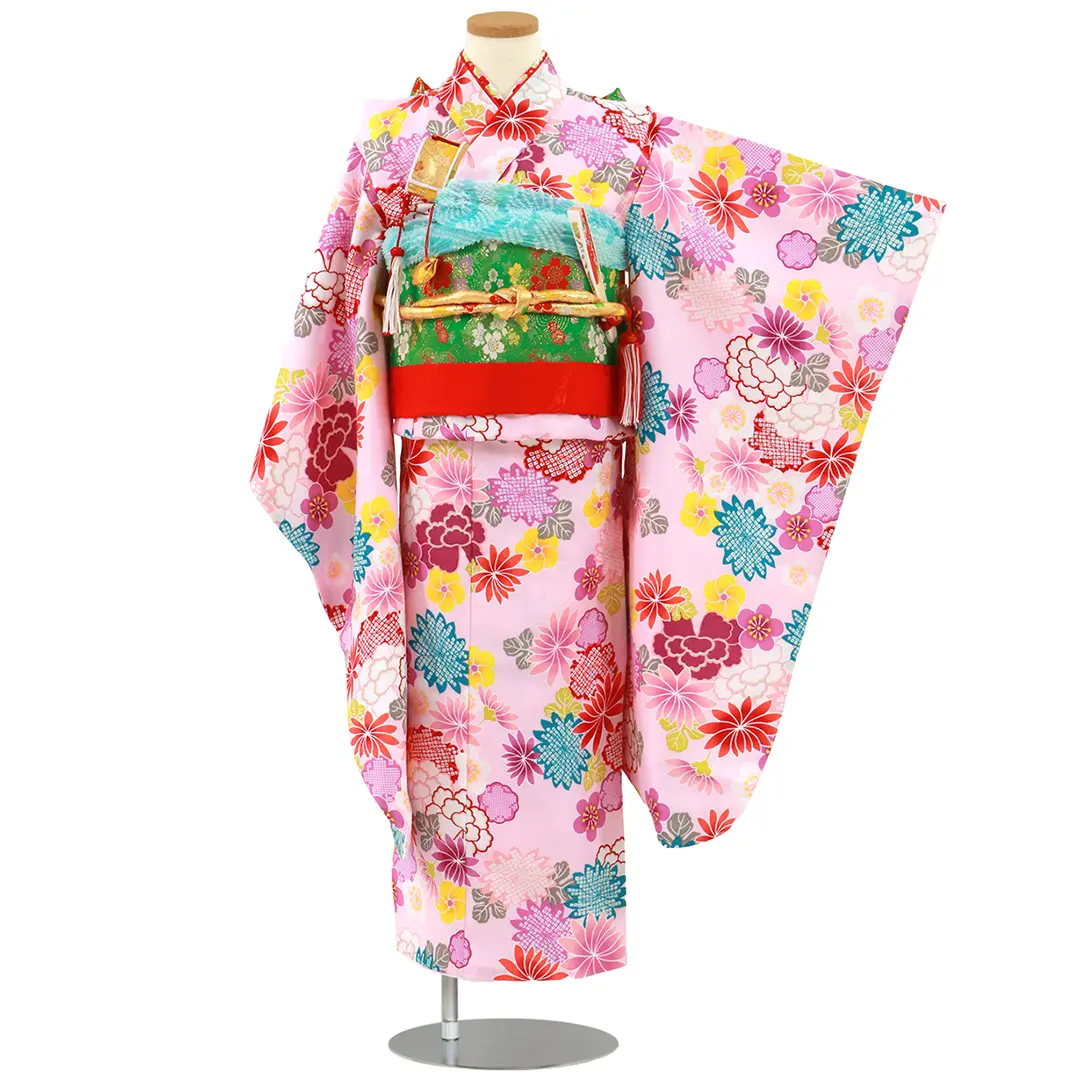 薄ピンク地にカラフルな四季花の着物／七五三・七歳女の子