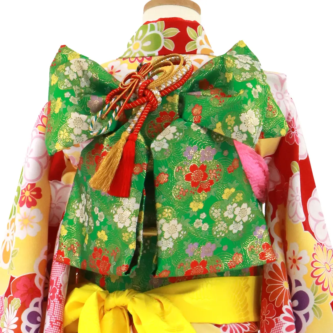 赤地に梅尽くしの着物／七五三・七歳女の子