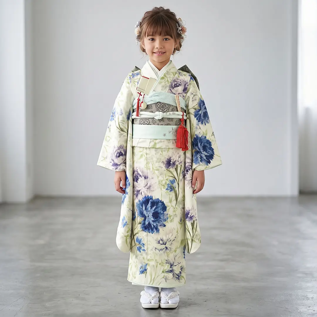 《JILLSTUART》白地にブルーのリシアンサスの着物／七五三・七歳女の子／着用イメージ