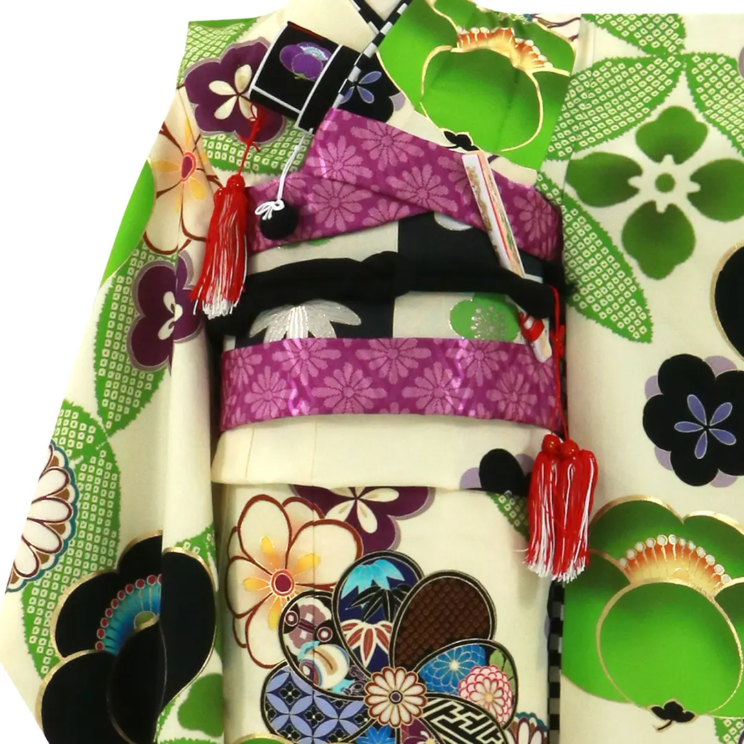 吉田沙保里×JAPAN STYLE》クリーム地に緑の万寿梅の着物／七五三・七歳