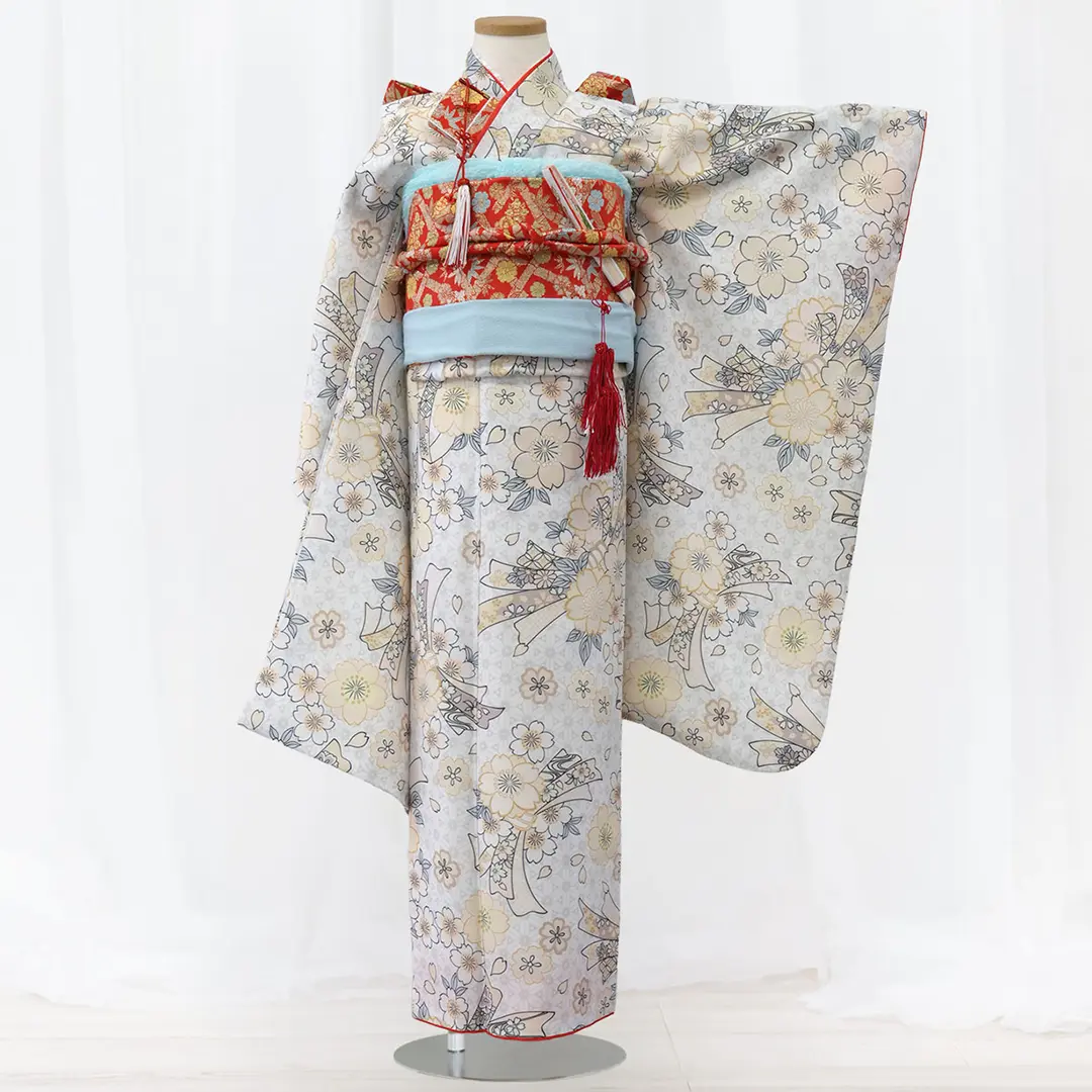 白にクリームの桜と束ね熨斗の着物／七五三・七歳女の子／正面
