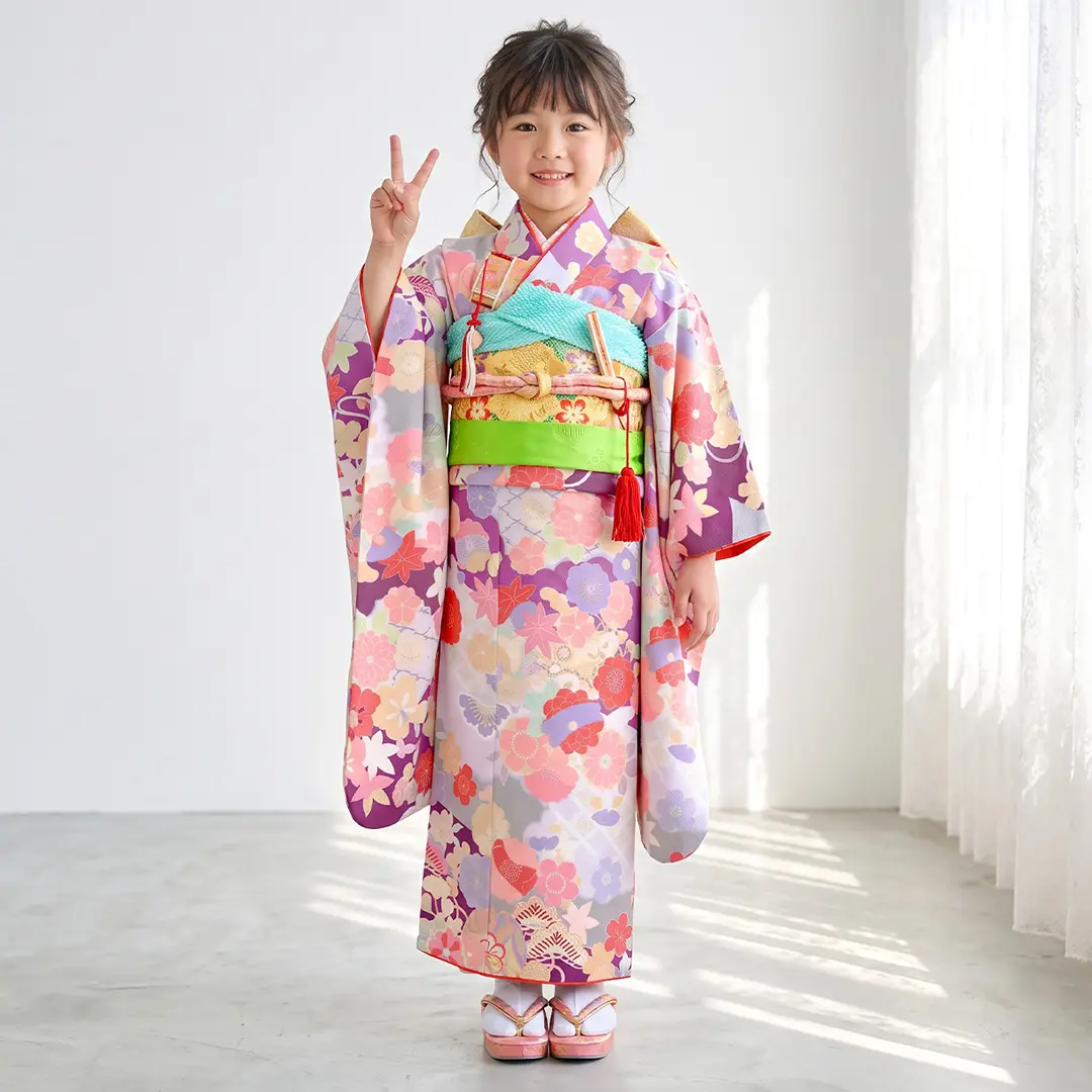 紫地に七宝と四季花の着物／七五三・七歳女の子／着用イメージ