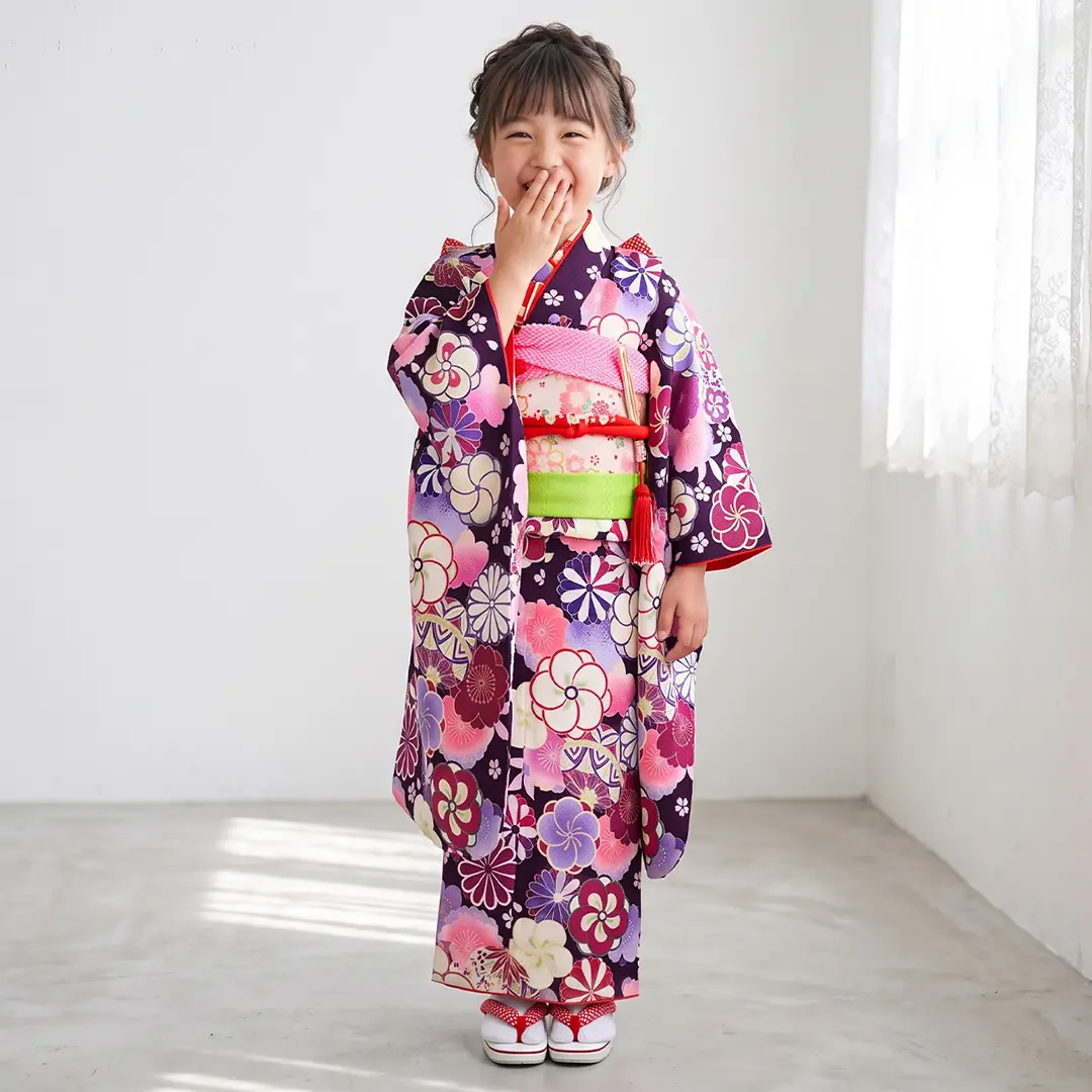 紫色の麻の葉にねじり梅や菊の着物／七五三・七歳女の子／着用イメージ