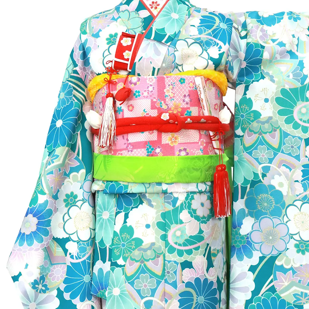 水色地に毬と花尽くしの着物／七五三・七歳女の子／バストアップ詳細