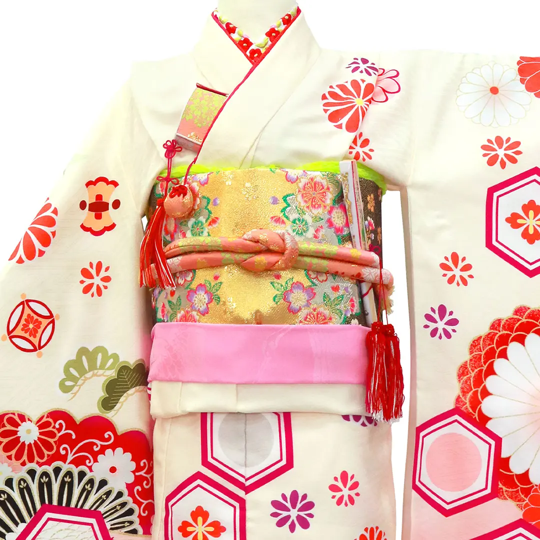 白地に菊と亀甲花菱文の着物／七五三・七歳女の子 | 宅配着物レンタル