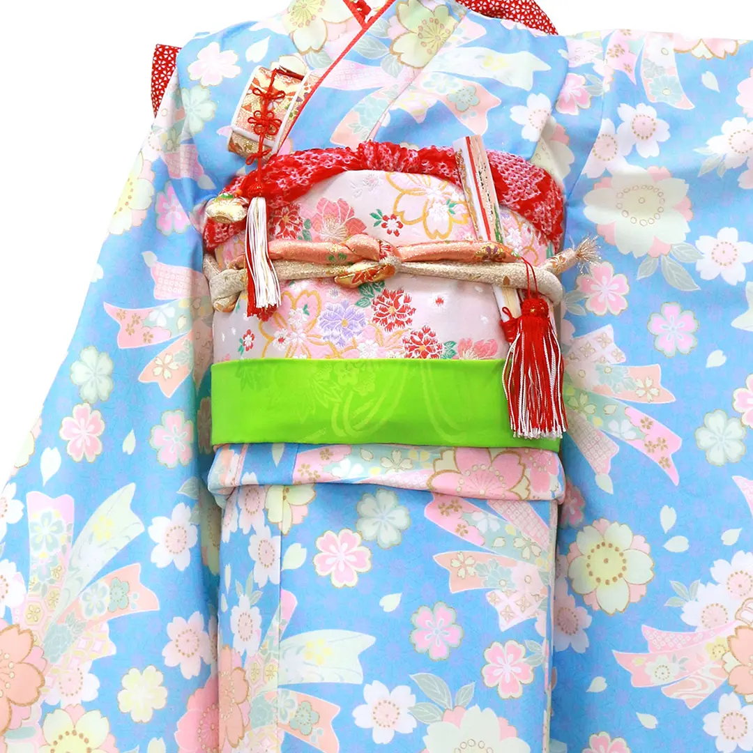 水色地に桜と束ね熨斗の着物／七五三・七歳女の子／バストアップ詳細