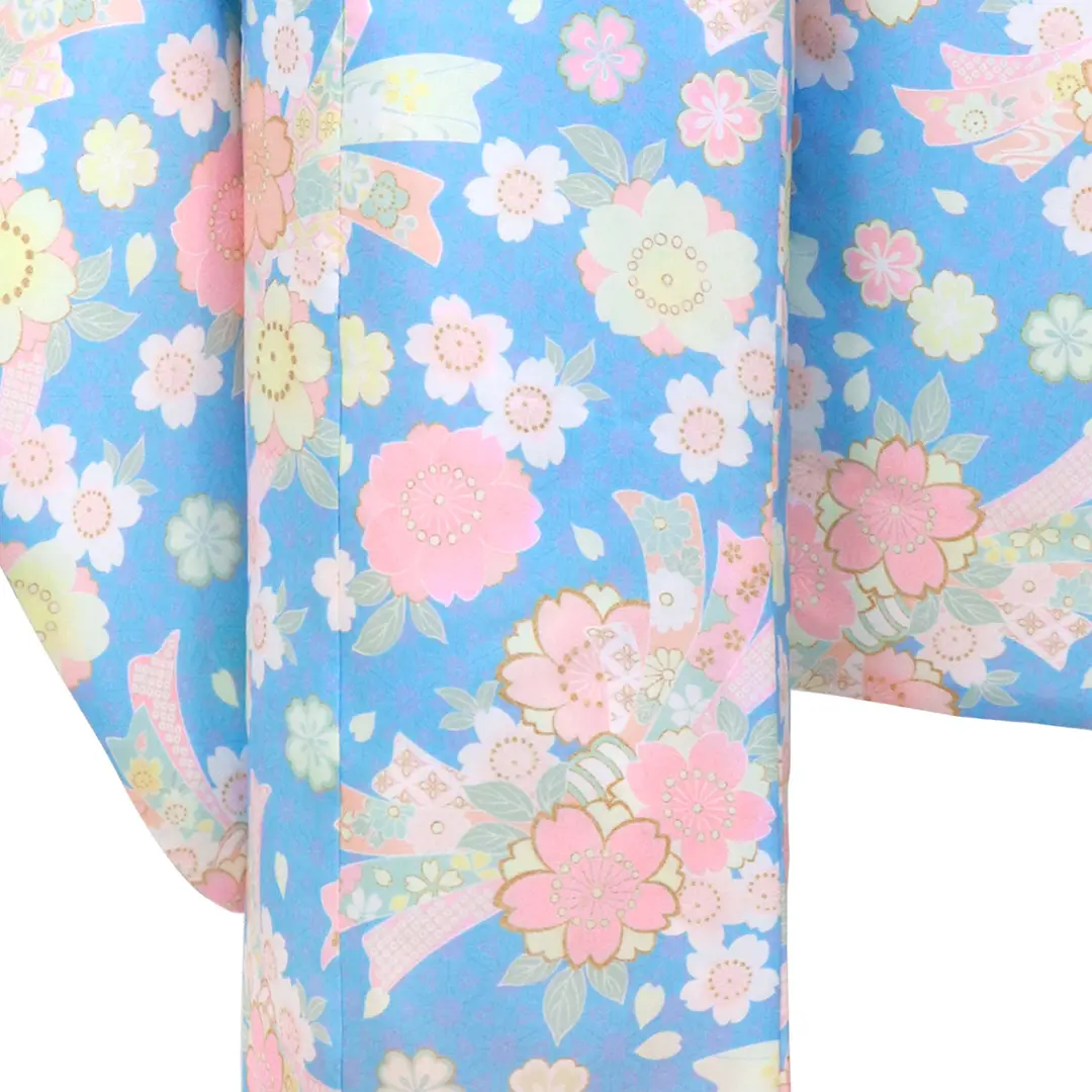 水色地に桜と束ね熨斗の着物／七五三・七歳女の子／裾詳細