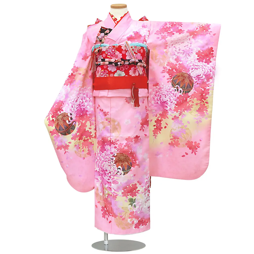 ピンク地に菊、桜と鞠の着物／七五三・七歳女の子／正面