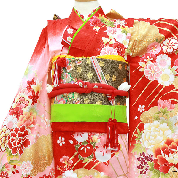 赤地に牡丹や花尽くし、雲取りの着物／七五三・七歳女の子