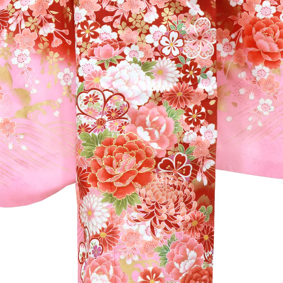 赤地に桜や四季花、花づくしの着物／七五三・七歳女の子／裾詳細