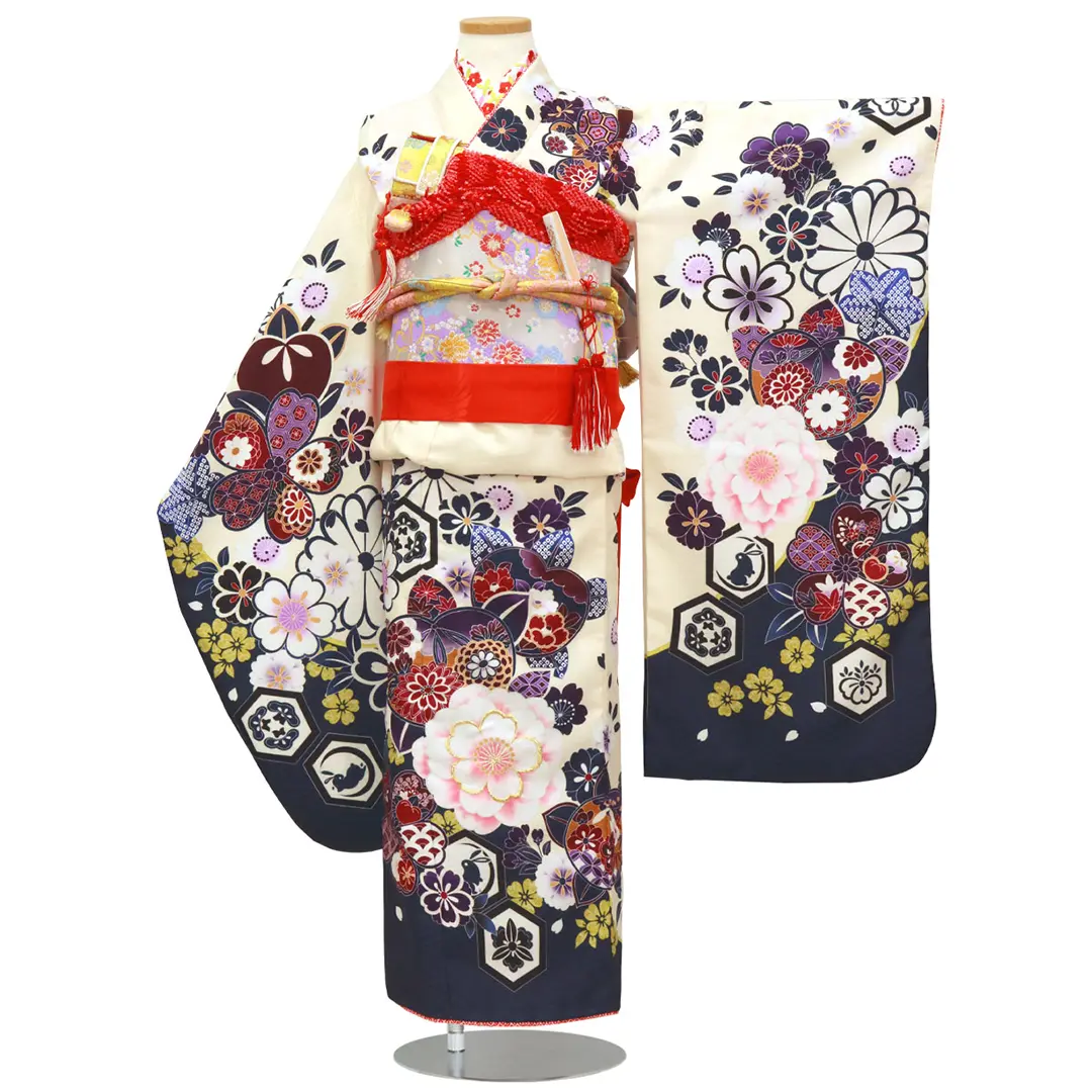 白地に梅や桜文様の着物／七五三・七歳女の子／正面