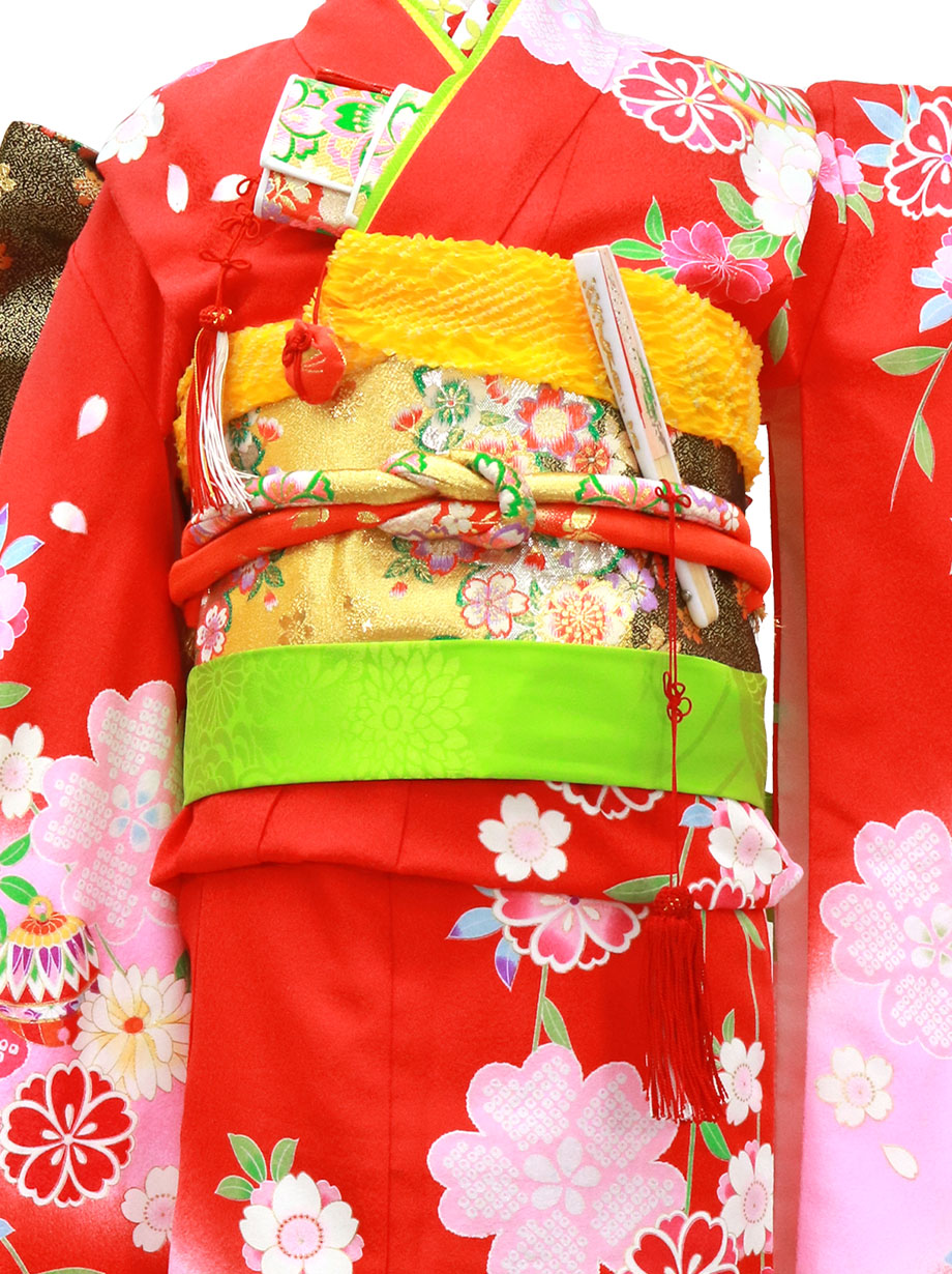赤地に鈴と牡丹の着物／七五三・七歳女の子