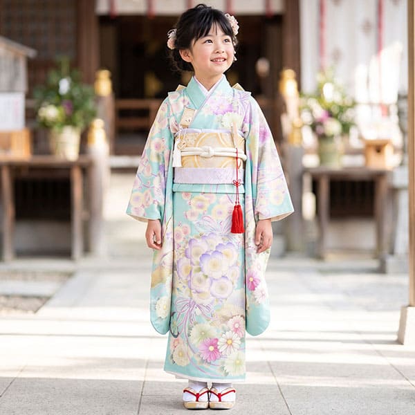 《華徒然》水色地に百花と扇の着物／七五三・七歳女の子
