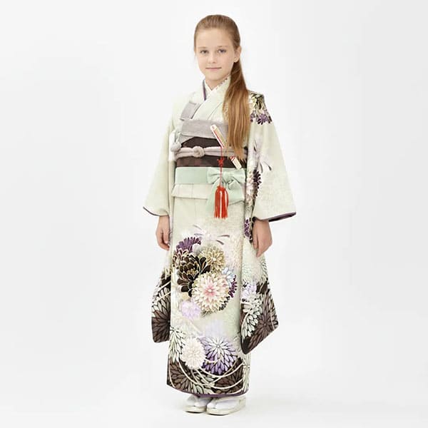 JAPAN STYLE》灰白色にむじな菊の着物／七五三・七歳女の子 | 宅配着物