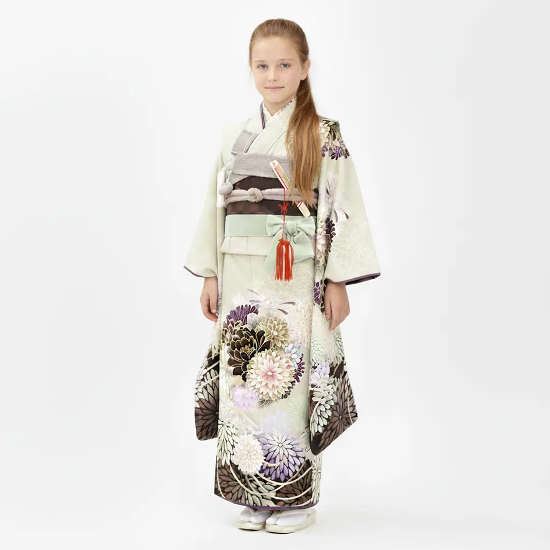 501ag70キモノのみ■七五三 七歳 女児 セミアンティーク着物 菊 JAPAN STYLE》灰白色にむじな菊の着物／七五三・七歳女の子