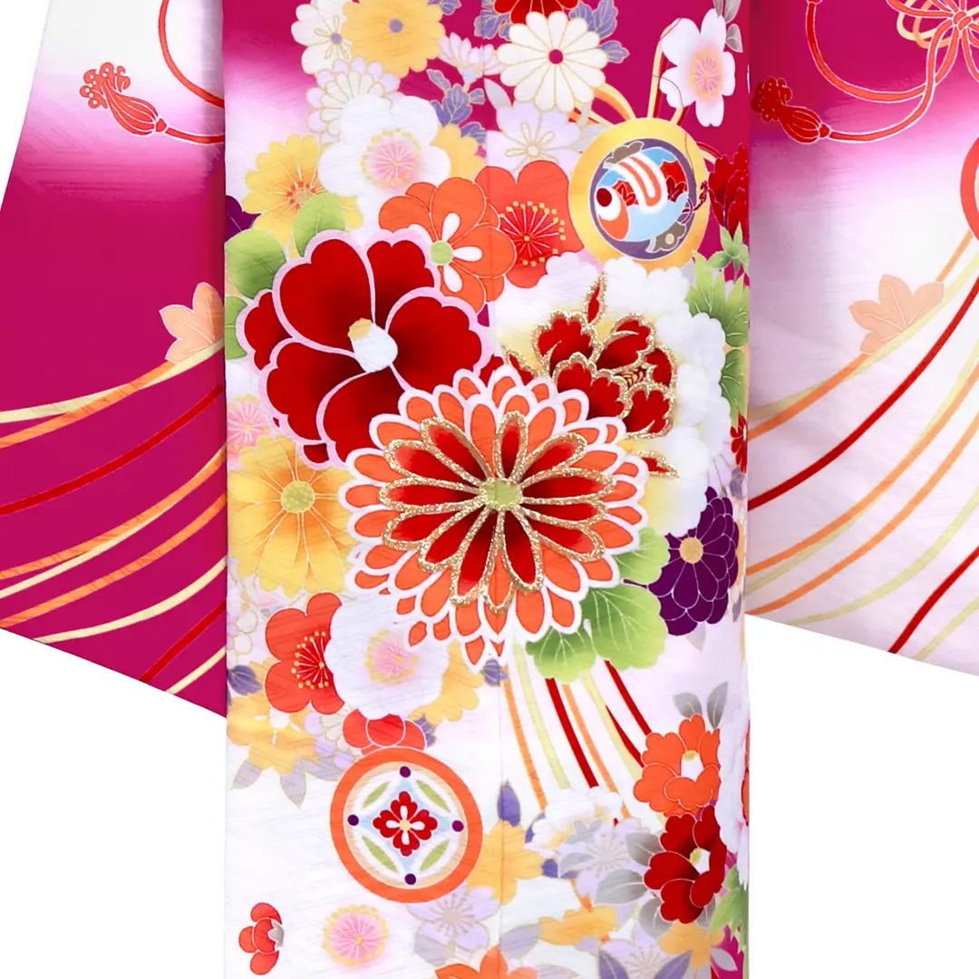 赤地と白地に百花の着物（アイボリー）／七五三・七歳女の子／裾詳細