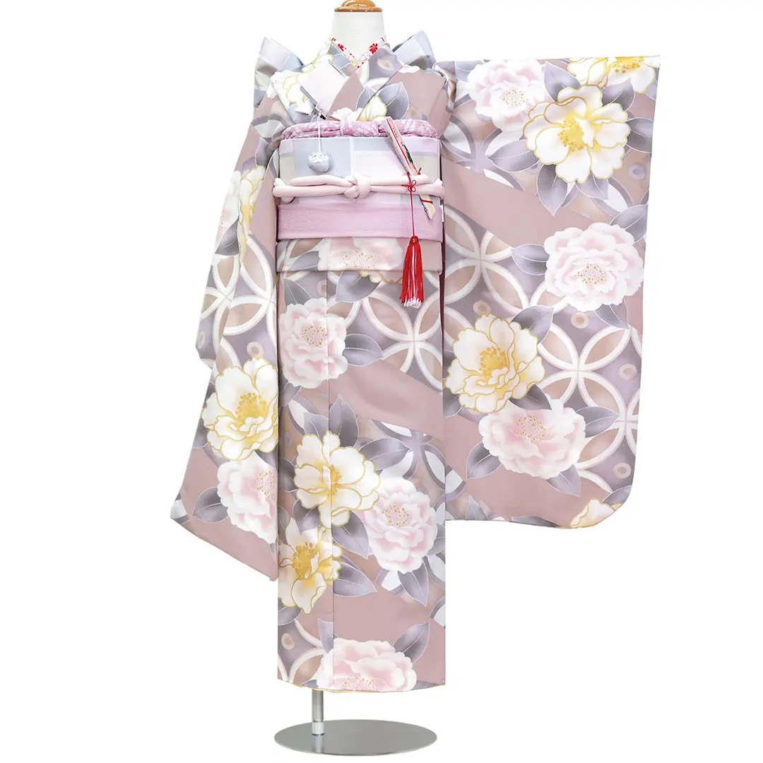 ピンクベージュ地にピンクと白椿の着物（紫）／七五三・七歳女の子