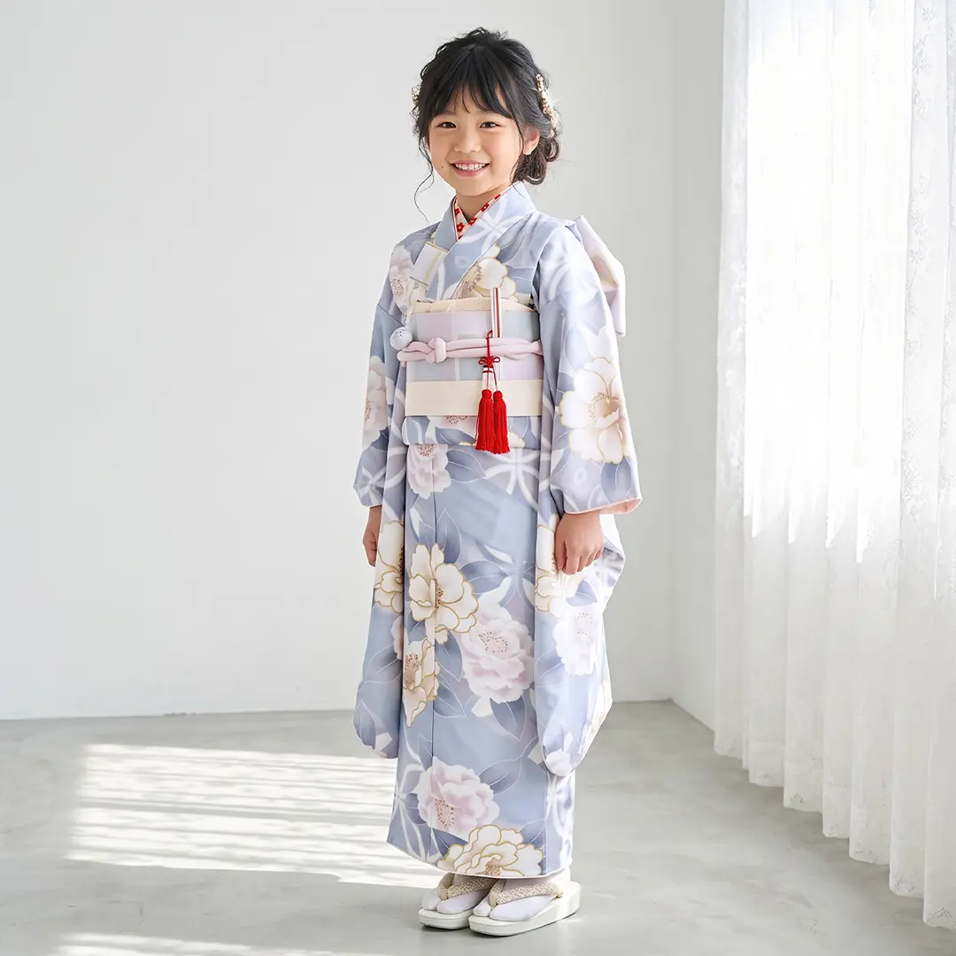 水色地にピンクと白椿の着物（アイボリー）／七五三・七歳女の子