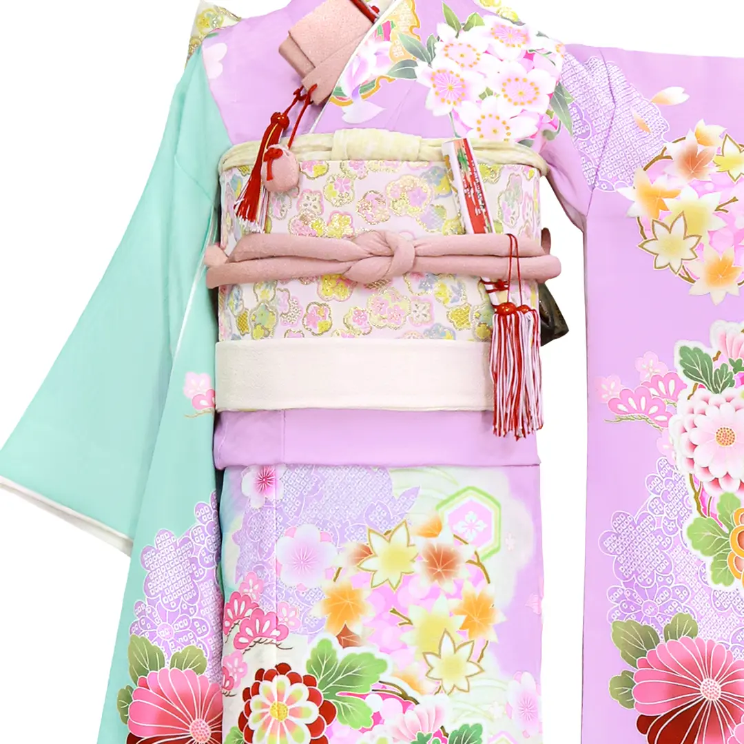 青緑とピンク地に花丸文の着物（白帯にアイボリー）／七五三・七