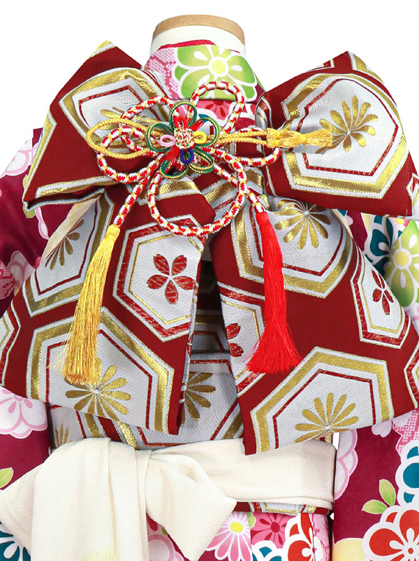 赤地に百花の着物（赤帯にアイボリー）／七五三・七歳女の子
